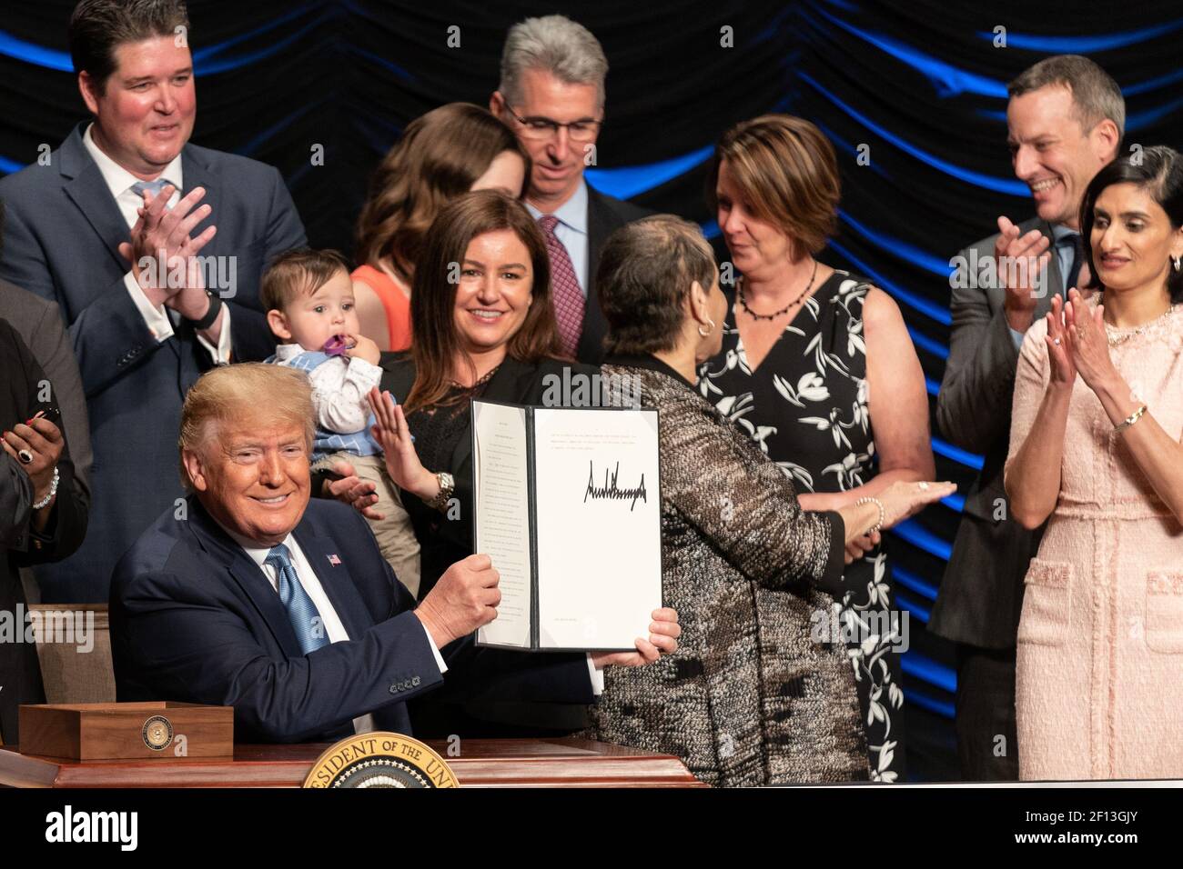 Donald j trump signature hi-res stock photography and images - Alamy