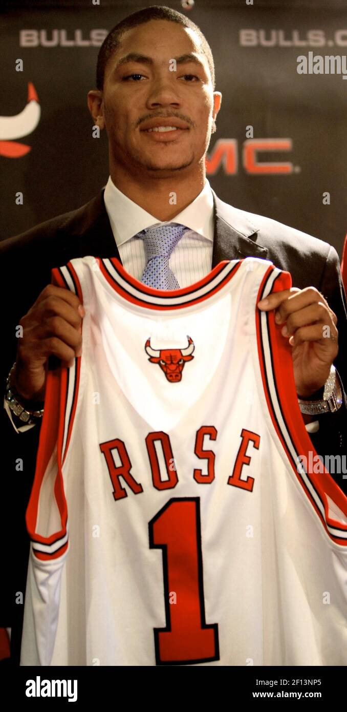 Chicago Bulls draft pick Derrick Rose holds up his Bulls jersey at a press  conference at the United Center on Monday, June 30, 2008, in Chicago,  Illinois. (Photo by Charles Cherney/Chicago Tribune/MCT/Sipa