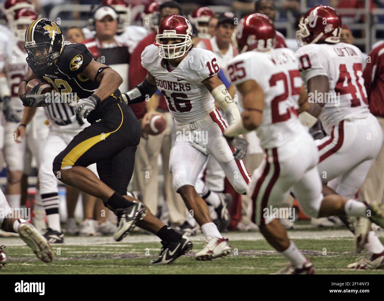 The Oklahoma defense chases after Missouri tight end Martin Rucker ...