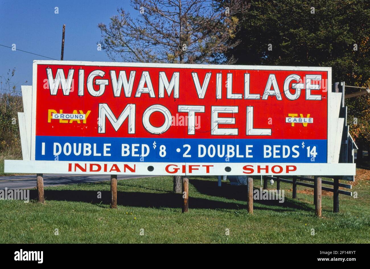 https://c8.alamy.com/comp/2F14RYT/wigwam-village-number-2-billboard-route-31w-cave-city-kentucky-ca-1979-2F14RYT.jpg