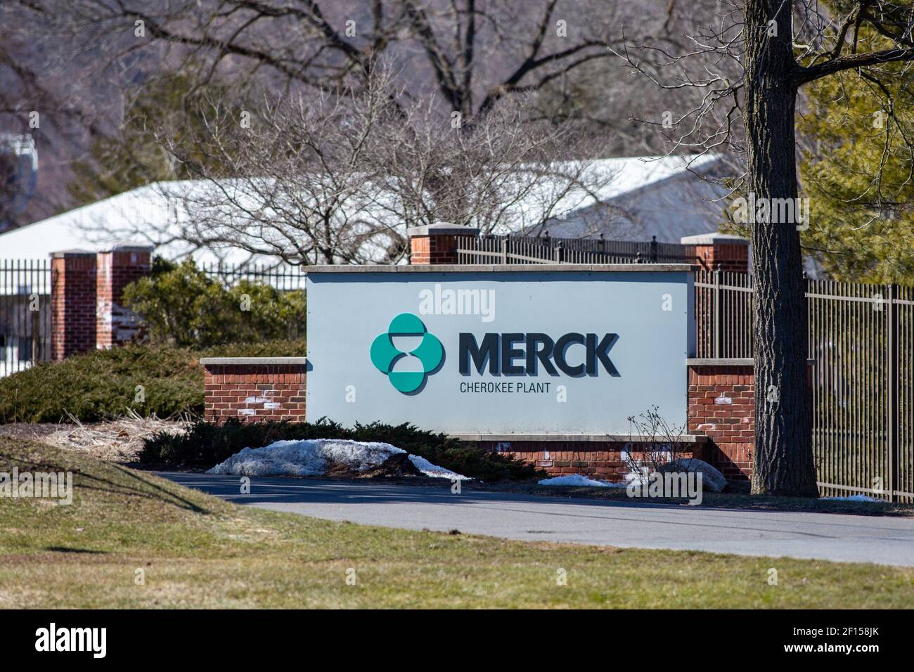 Riverside, United States. 05th Mar, 2021. Signage is seen outside of the Merck Cherokee Plant. Merck, known as MSD outside of the United States and Canada, announced positive preliminary findings from its phase 2a trial of investigational COVID-19 therapeutic molnupiravir. (Photo by Paul Weaver/Pacific Press) Credit: Pacific Press Media Production Corp./Alamy Live News Stock Photo