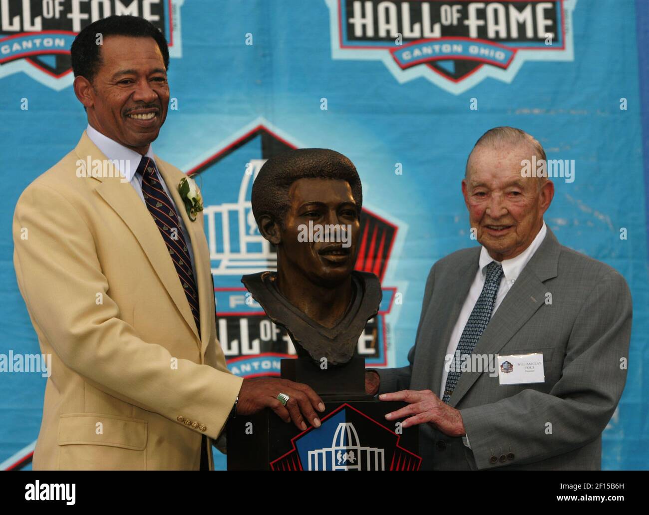 Charlie Sanders, left, of the Detroit Lions, poses with his bust and