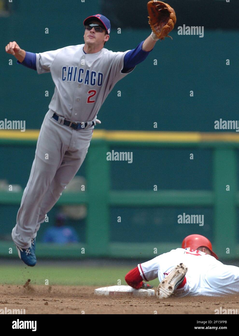 Chicago Cubs shortstop Ryan Theriot (2) can't reach a high throw