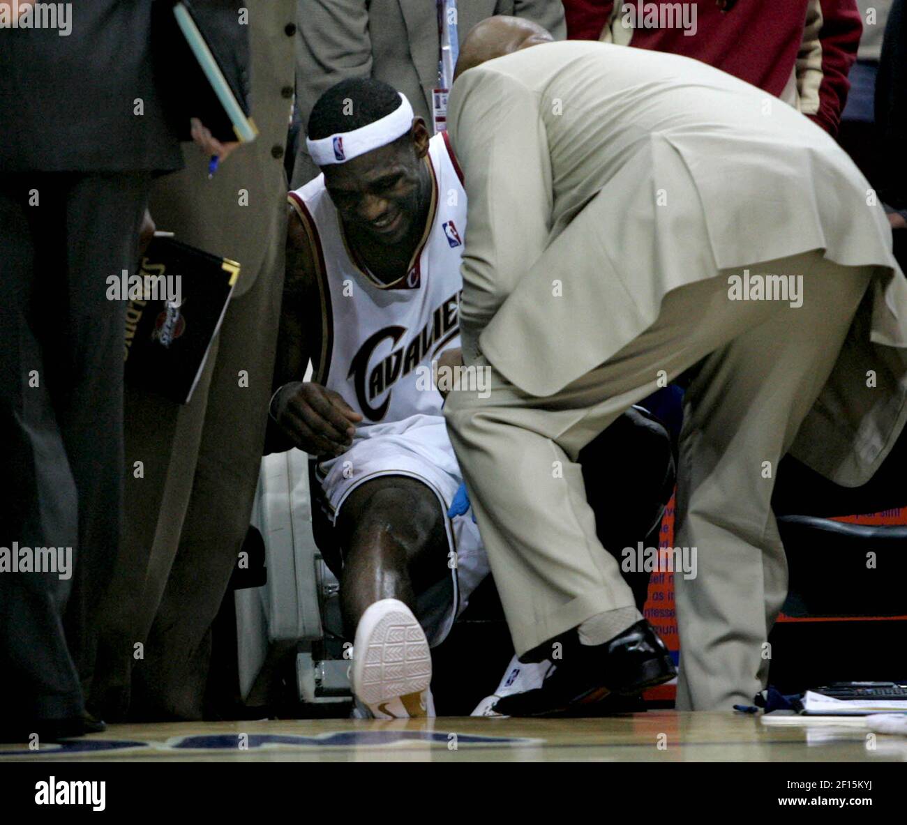Cleveland Cavaliers forward LeBron James, center, grimaces in pain ...