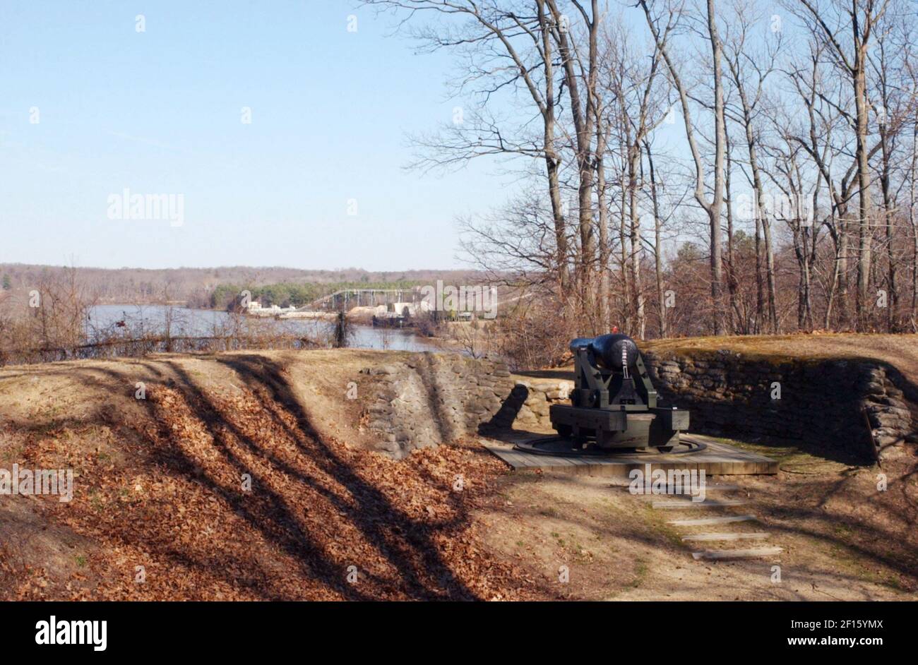 The James River appears over the ramparts of Fort Drewry, Virginia. Three large cannons, such as this 8-inch Columbia cannon, once sat inside the fort, guarding the James River approach to Richmond. During the American Civil War, a Confederate soldiers at the garrison successfully turned back a Union naval flotilla, which included the famous ironclad, USS Monitor, on May 15, 1862. (Photo by Chuck Myers/MCT/Sipa USA) Stock Photo