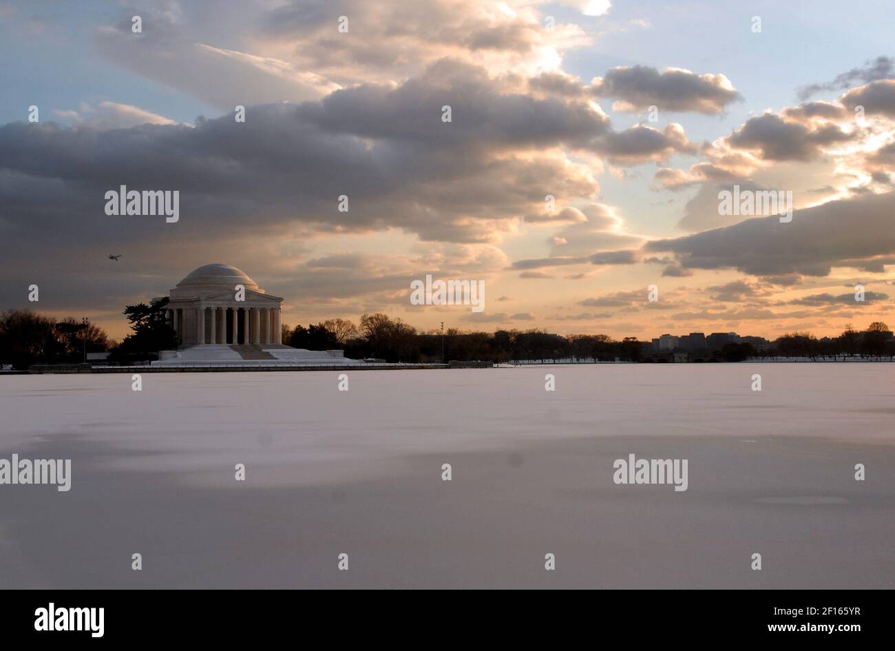 The Jefferson Memorial sits along an the ice-covered Tidal Basin after a winter storm hit Washington, DC, on February 14, 2007. (Photo by George Bridges/MCT/Sipa USA) Stock Photo