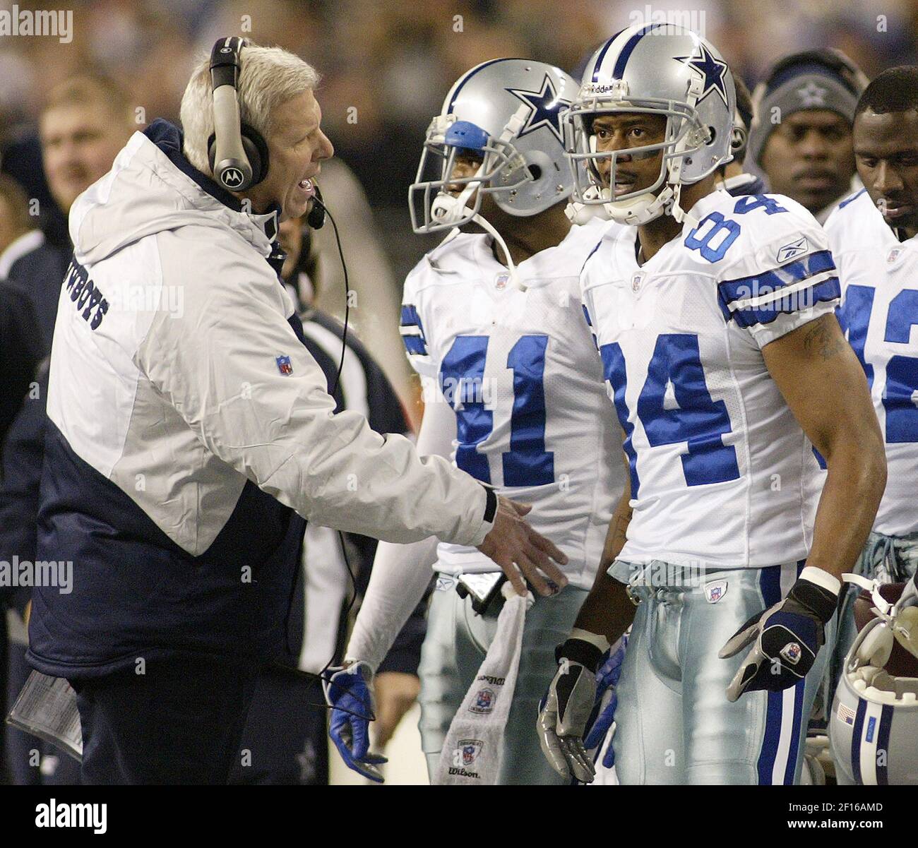 Dallas Cowboys head coach Bill Parcells yells at wide receiver Patrick Crayton (84) on the sidelines during the NFC Wild Card game at Qwest Field in Seattle, Washington, Saturday, January 6, 2007. (Photo by Ron Jenkins/Fort Worth Star-Telegram/MCT/Sipa USA) Stock Photo