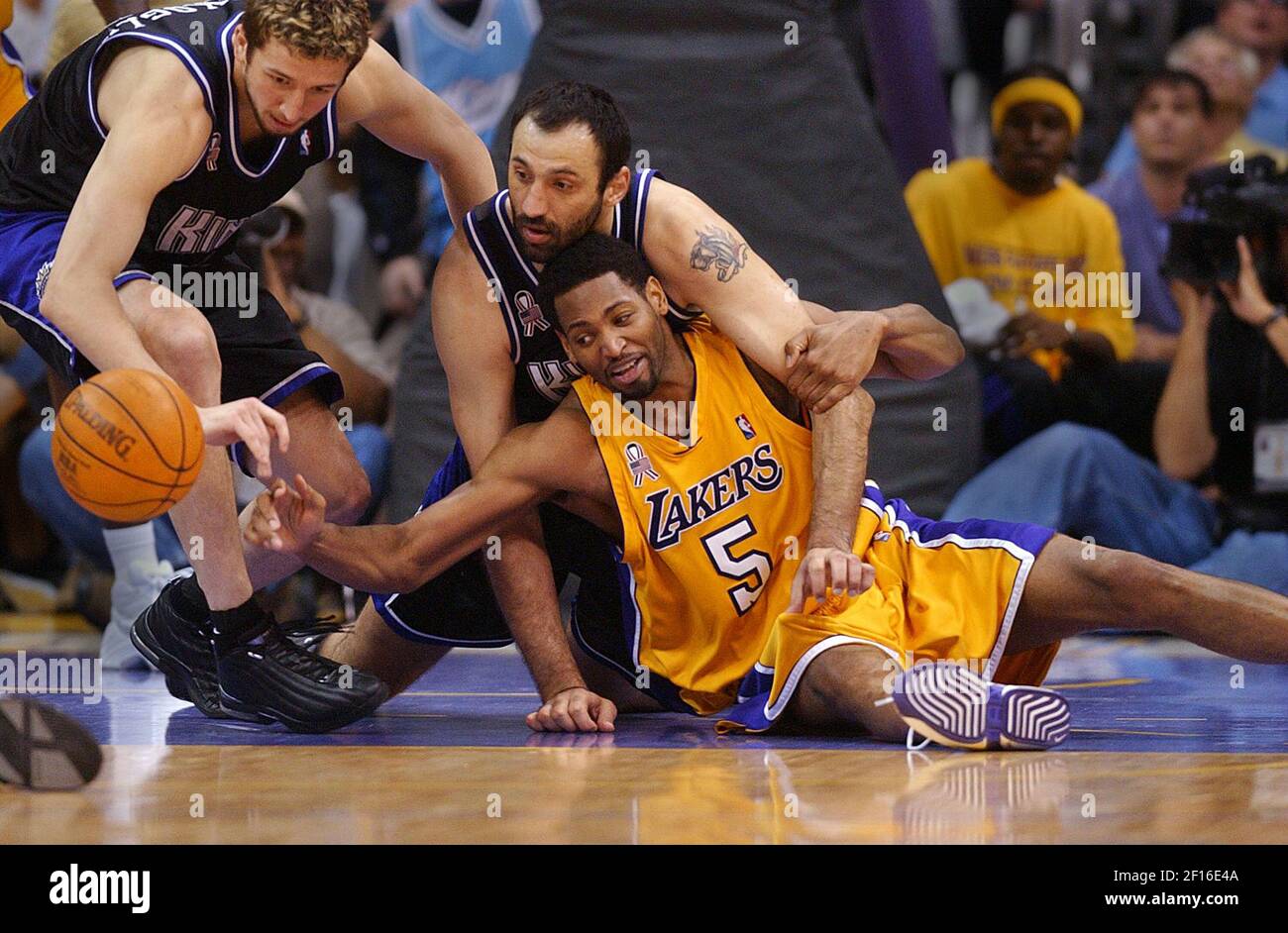 Sacramento Kings' Vlade Divac looks up as he loses the ball in the second  quarter against the Los Angeles Lakers in Game 6 of the Western Conference  finals in Los Angeles., Friday