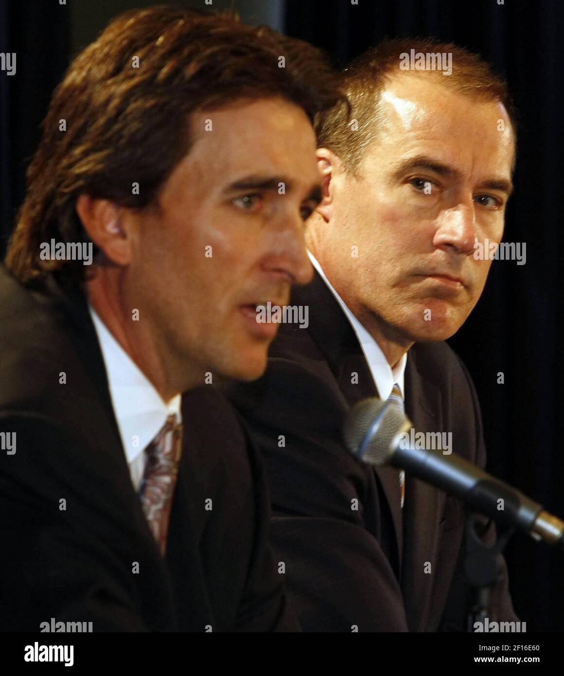 Chicago Bulls head coach Vinny Del Negro speaks during the NBA Rookie of  the Year ceremony, Wednesday, April 22, 2009, in Northbrook, Ill. (AP  Photo/M. Spencer Green Stock Photo - Alamy