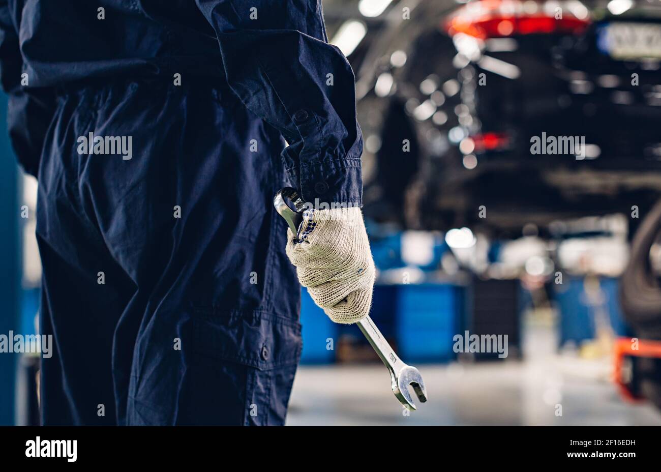 Car repair center hi-res stock photography and images - Alamy
