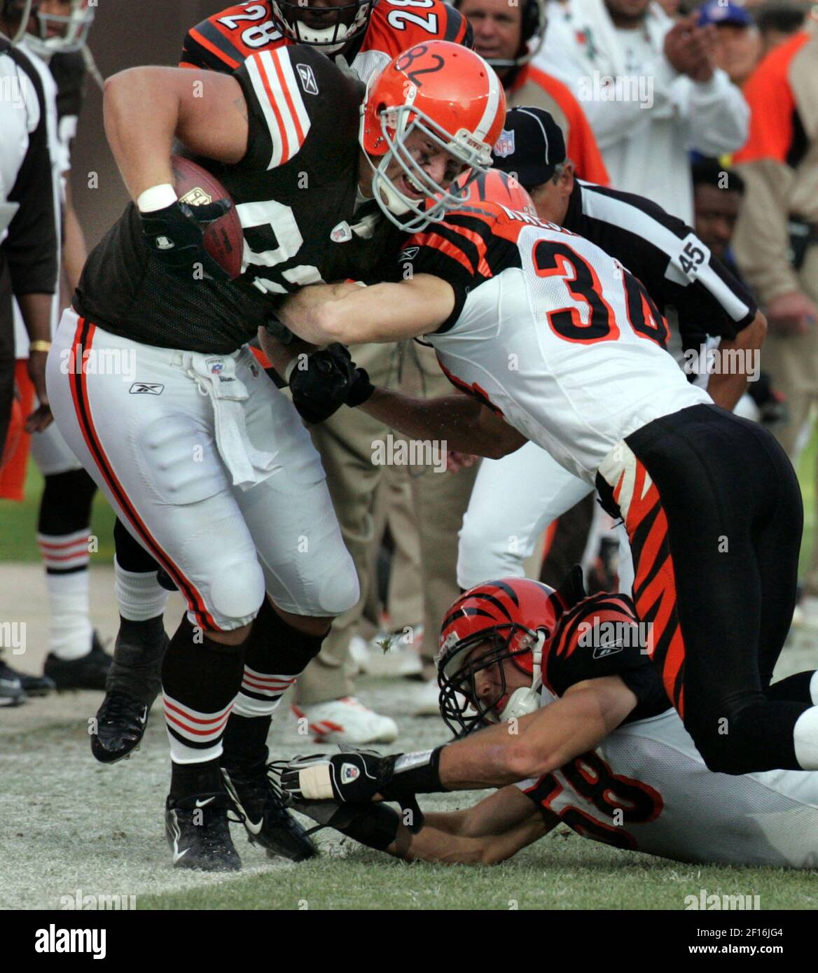 Cincinnati Bengals safety Kevin Kaesviharn (34) sacks Oakland Raiders  quarterback Aaron Brooks (2) at Paul Brown Stadium in Cincinnati on  December 10, 2006. The Bengals defeated the Raiders 27-10. (UPI Photo/Mark  Cowan Stock Photo - Alamy