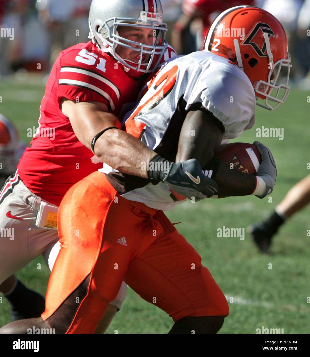 Ohio State linebacker Ross Homan tackles Bowling Green's Vincent Corner