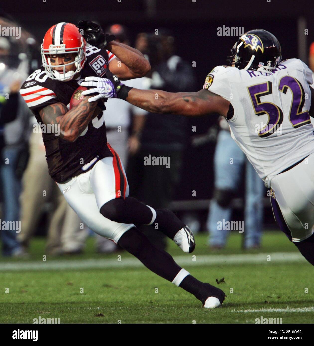 Cleveland Browns tight end Kellen Winslow (80) gains a first down in ...