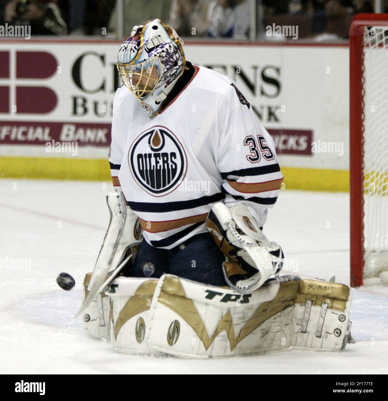 edmonton-oilers-goalie-dwayne-roloson-makes-a-stop-in-the-first-period-against-the-anaheim-mighty-ducks-during-game-5-of-the-nhl-western-conference-finals-in-anaheim-california-on-saturday-may-27-2006-photo-by-mark-averyorange-county-registerkrt-2F177TE.jpg