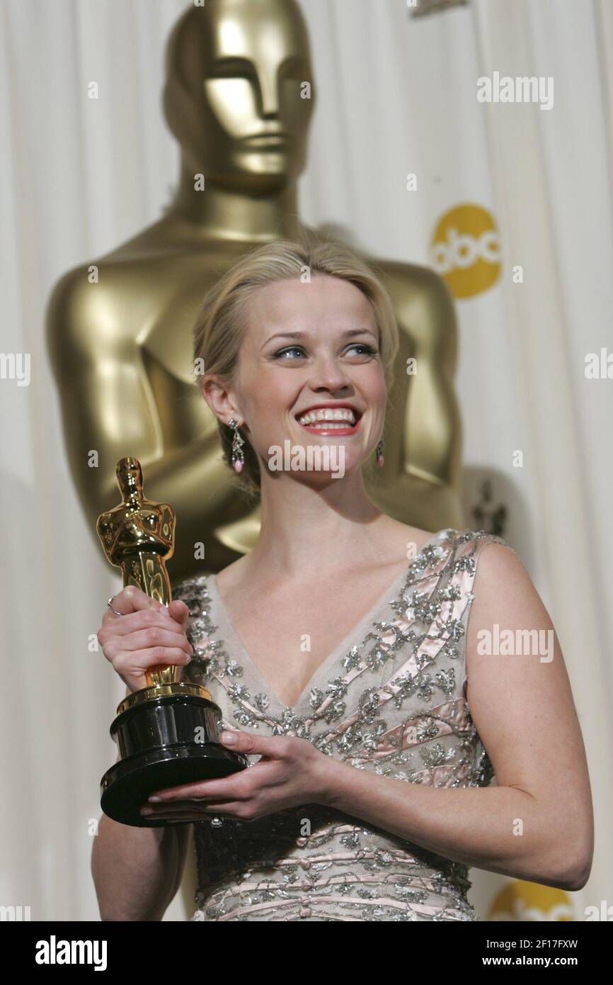 Best Actress winner Reese Witherspoon poses with her Oscar backstage at ...