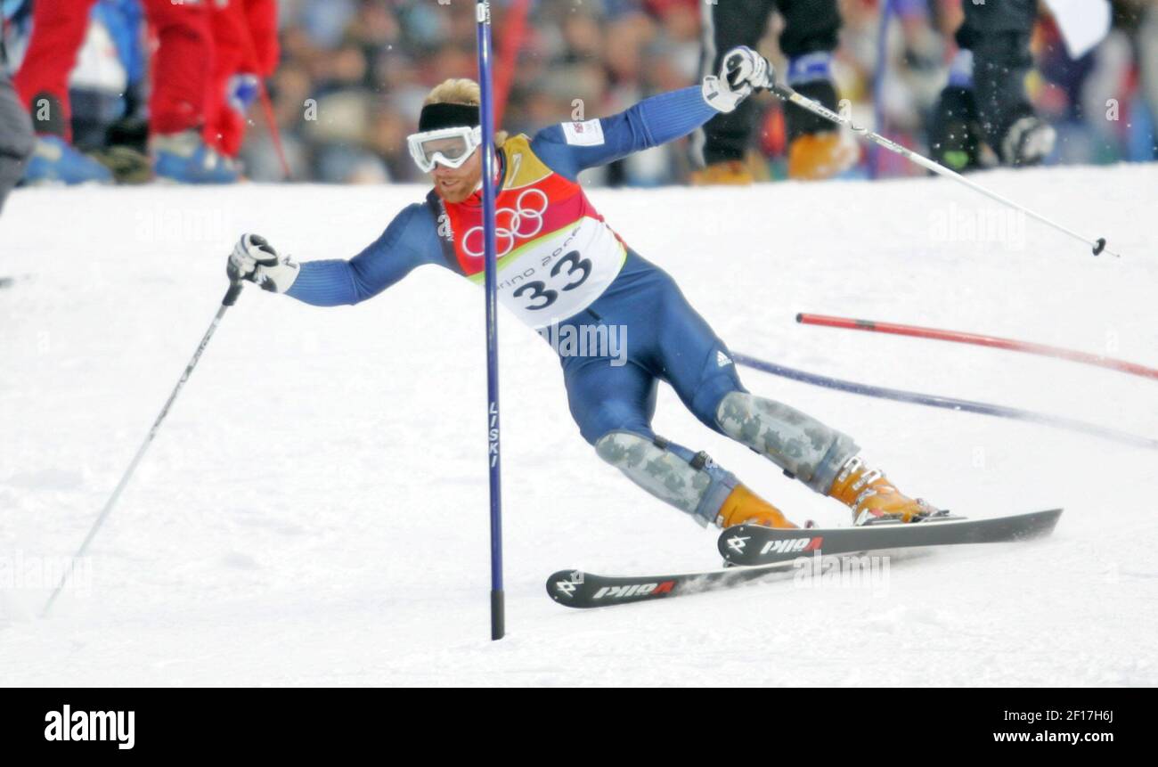 Alain Baxter of Great Britain skis around a gate during men's slalom at Sestriere Colle, Italy during the 2006 Winter Olympic Games Saturday February 25, 2006. (Joe Rimkus Jr./ Miami Herald/ KRT) Stock Photo