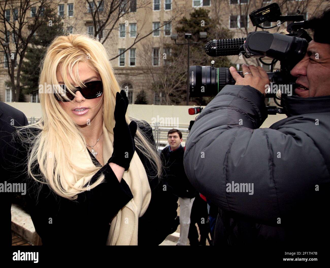 Anna Nicole Smith enters the side door of the U.S. Supreme Court Tuesday, February 28, 2006. Smith's case is to determine whether state or federal courts have jurisdiction over her claim for money from the estate of her late husband, J. Howard Marshall, II. (Photo by Chuck Kennedy/KRT) Stock Photo
