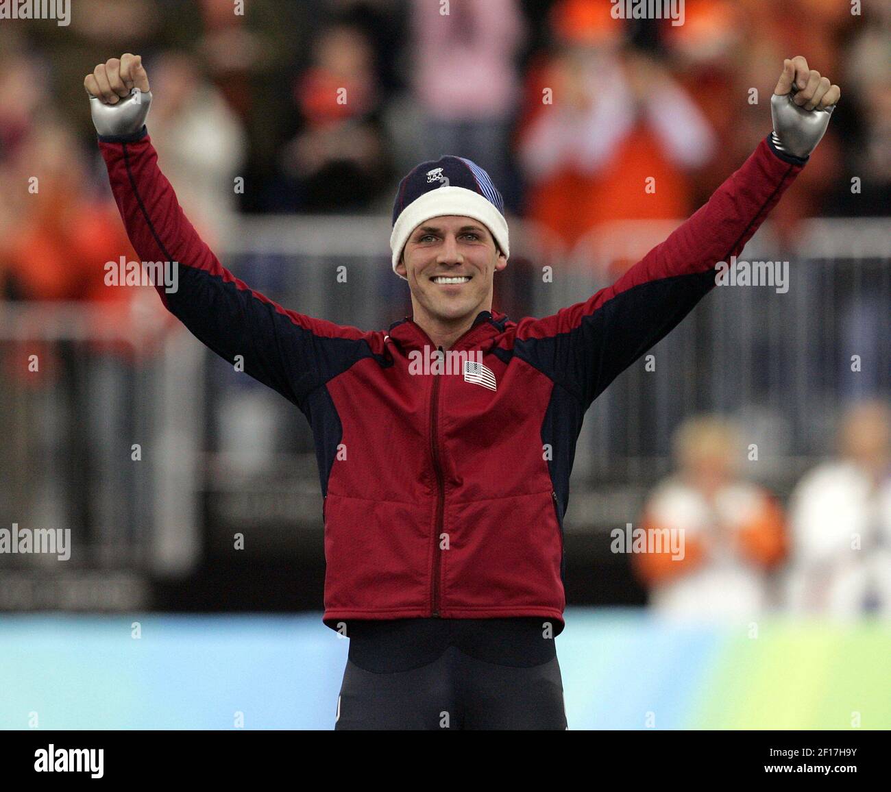 USA's Chad Hedrick celebrates winning the silver medal in the Men's ...