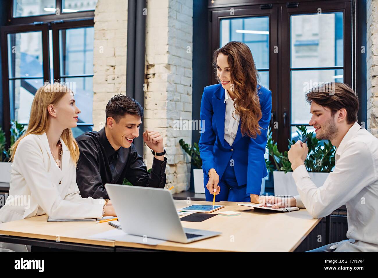 Show graph hi-res stock photography and images - Alamy