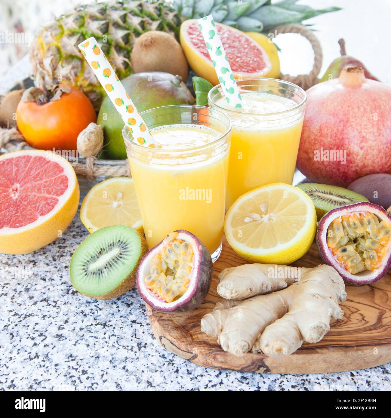 Squeezed fruit juice hi-res stock photography and images - Alamy