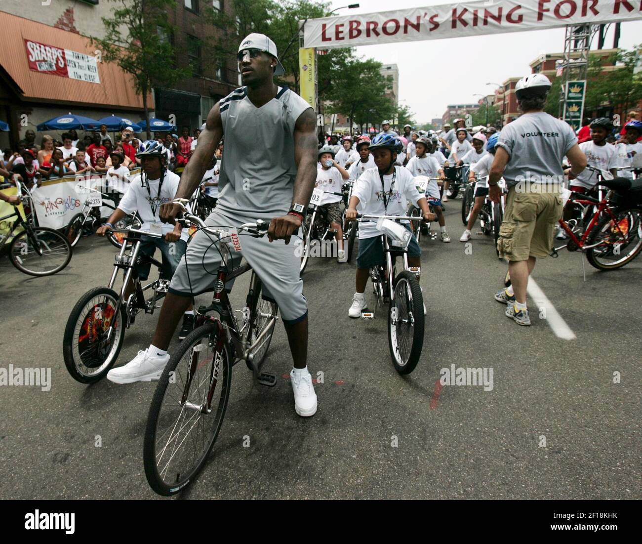 KRT SPORTS STORY SLUGGED: CAVALIERS-LEBRON KRT PHOTOGRAPH BY LEW STAMP ...
