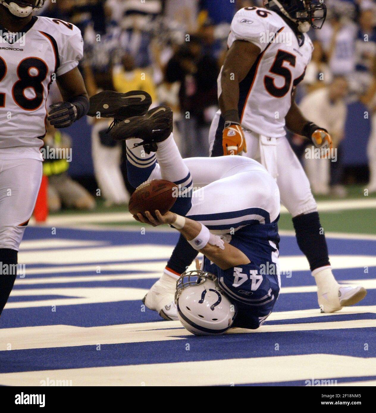 KRT SPORTS STORY SLUGGED: BRONCOS-CHIEFS KRT PHOTOGRAPH BY SHANE  KEYSER/KANSAS CITY STAR (December 19) KANSAS CITY, MO -- Kansas City Chiefs  defensive tackle Ryan Simms (top left), cornerback William Bartee and  defensive