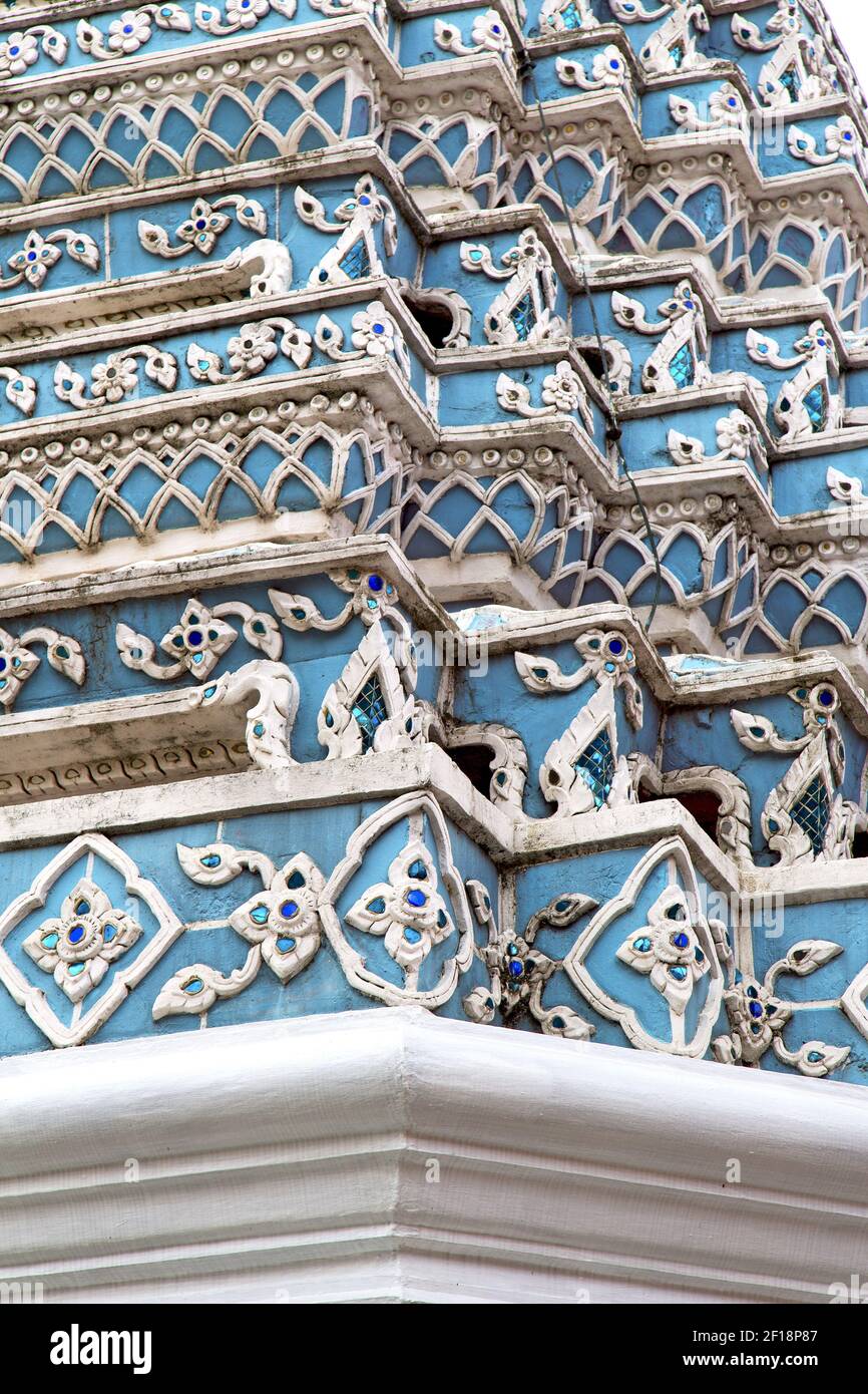 Pavement gold    temple       bangkok  blue Stock Photo