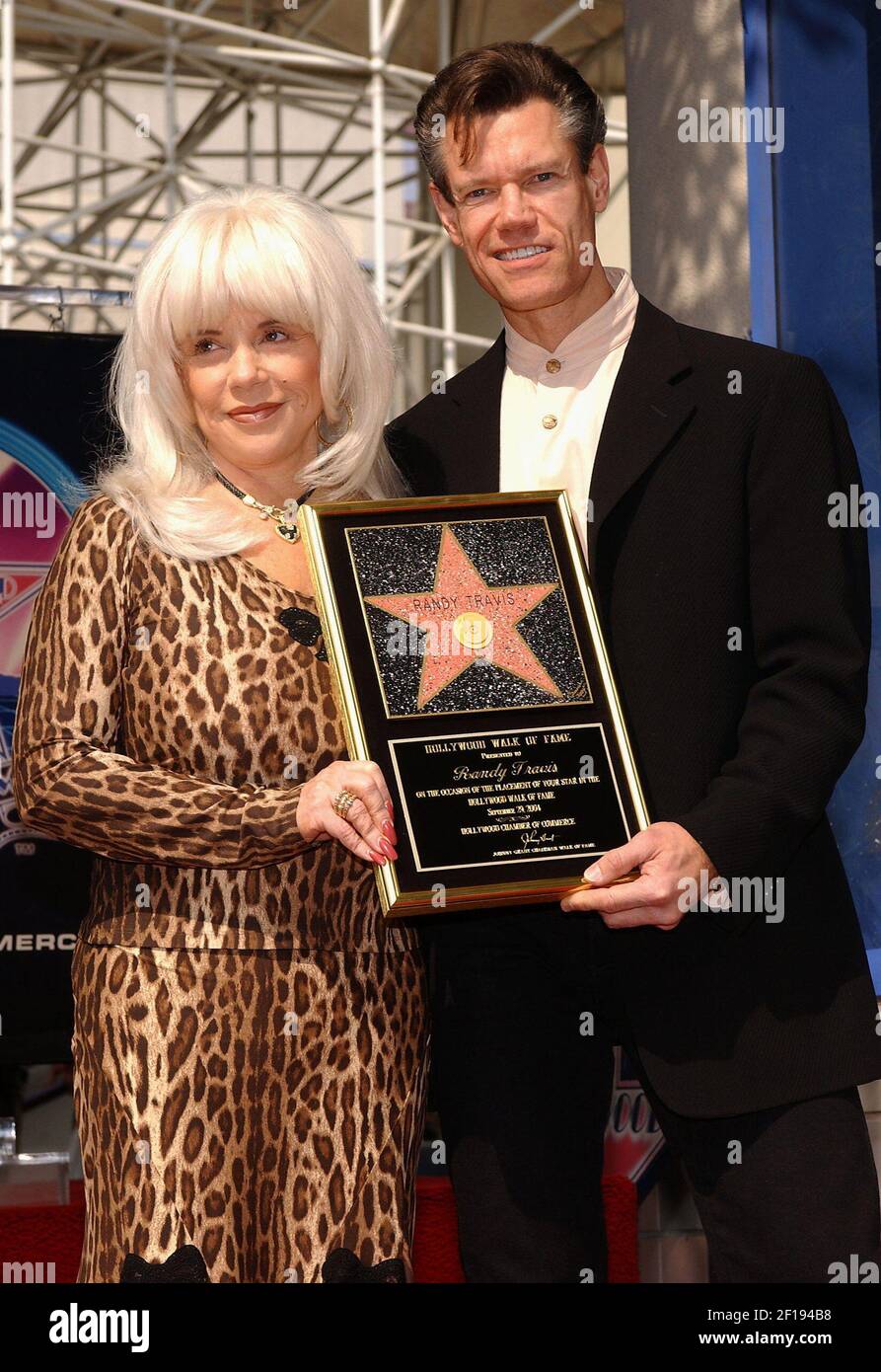 KRT ENTERTAINMENT STAND ALONE PHOTO SLUGGED RANDYTRAVIS KRT PHOTOGRAPH