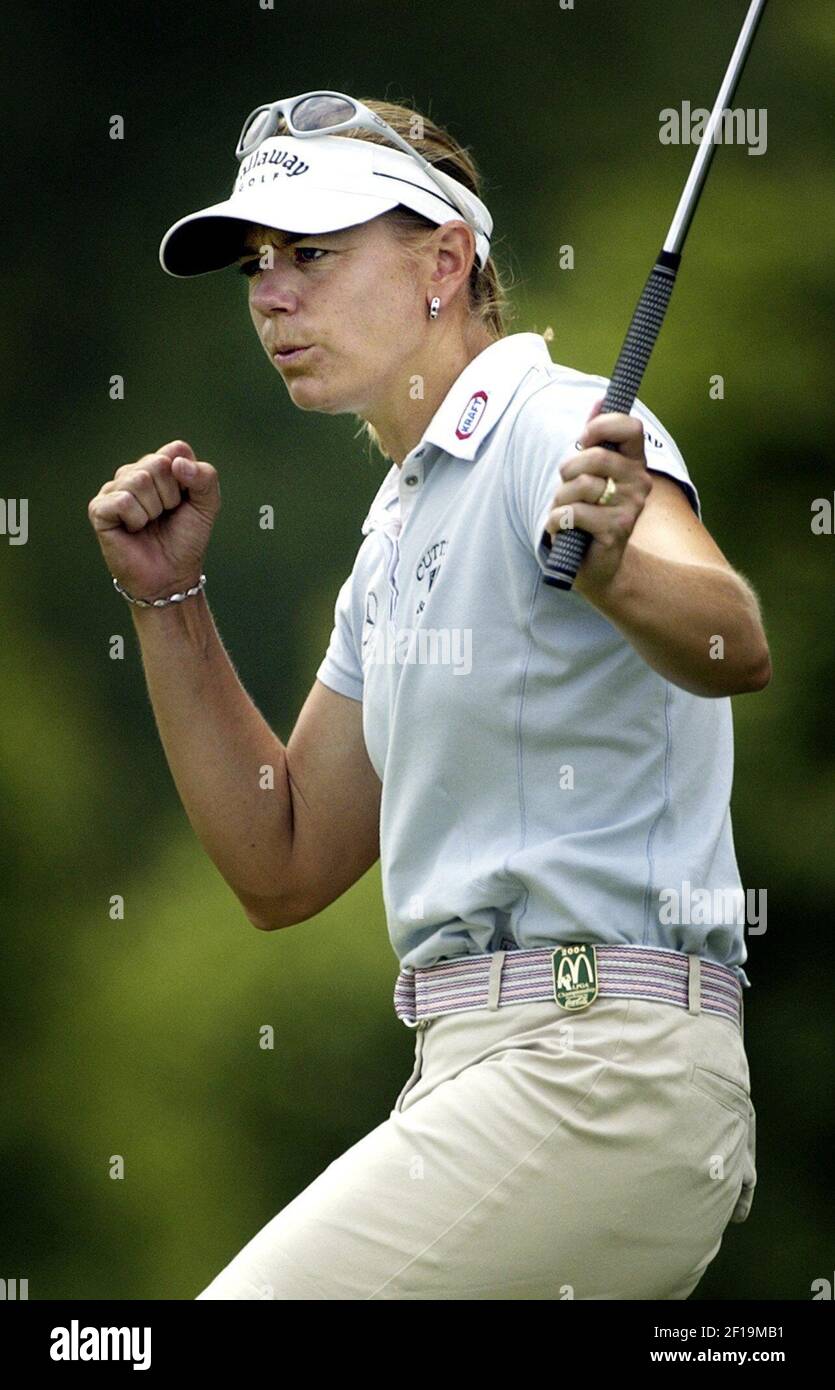 KRT SPORTS STORY SLUGGED: GLF-LPGA KRT PHOTOGRAPH BY VICKI VALERIO/PHILADELPHIA INQUIRER (June 10) WILMINGTON, DE -- Annika Sorenstam pumps her fist during the first round of the McDonald's LPGA Championship at the DuPont Country Club in Wilmington, Delaware, on Thursday, June 10, 2004. (Photo by mvw) 2004 (Diversity) Stock Photo