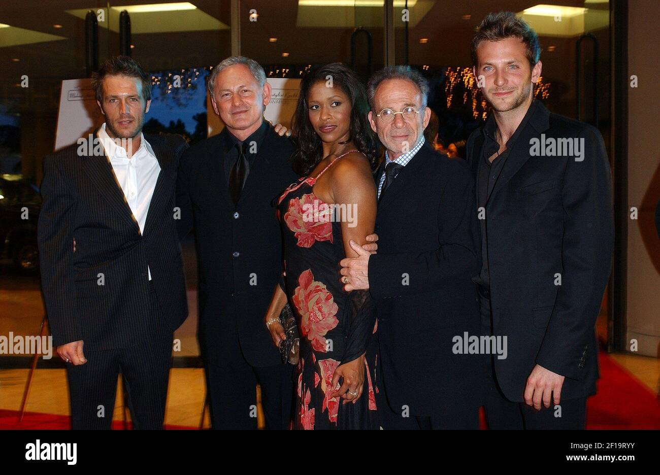 KRT ENTERTAINMENT STORY SLUGGED: MAKEUP KRT PHOTOGRAPH BY LIONEL HAHN/ABACA  PRESS (February 17) Cast members of Alias (From left to right Michael  Vartan, Victor Garber, Merrin Dungey, Ron Rifkin and Bradley Cooper)
