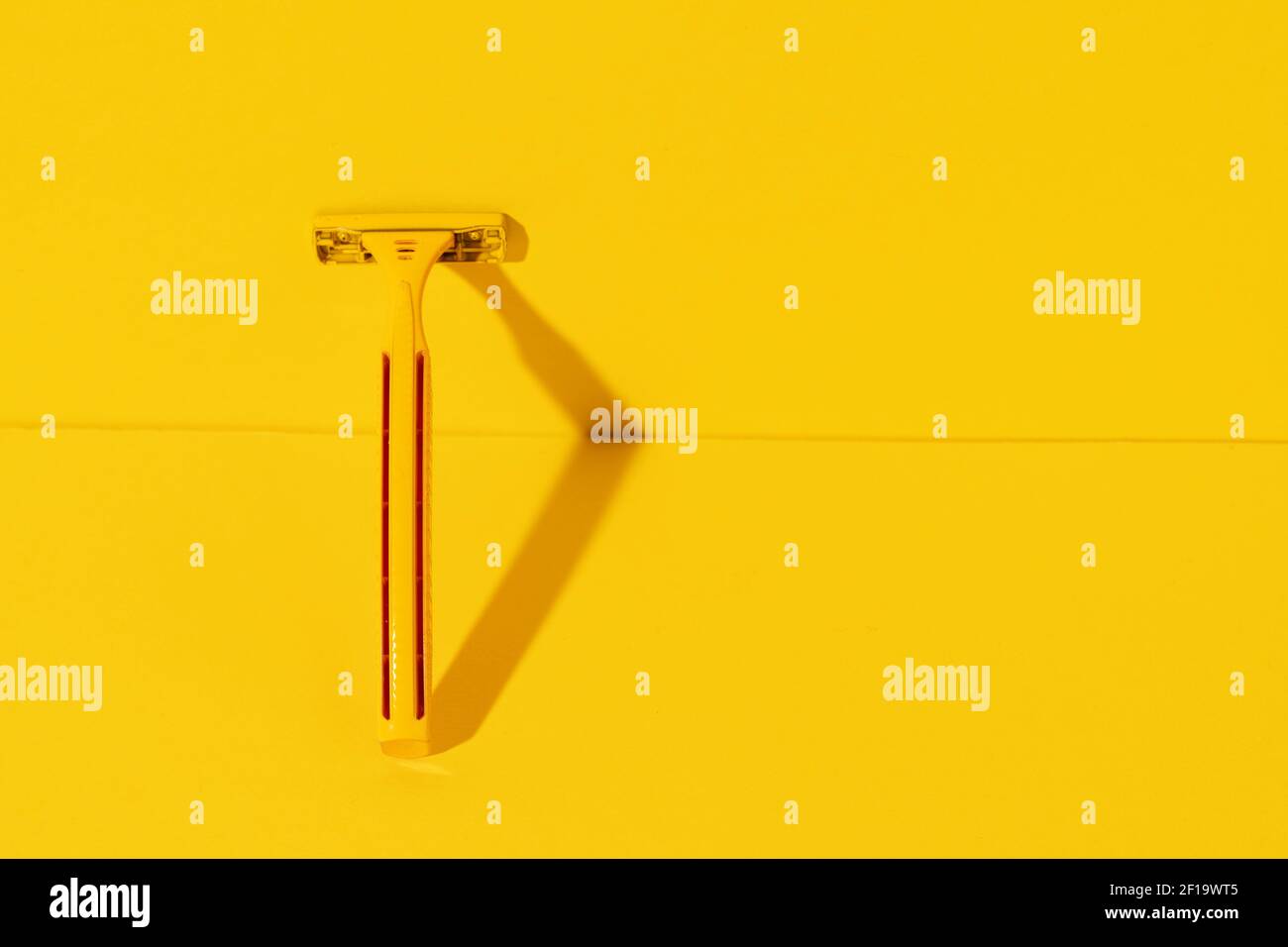 Disposable razors on yellow background, studio shot Stock Photo - Alamy