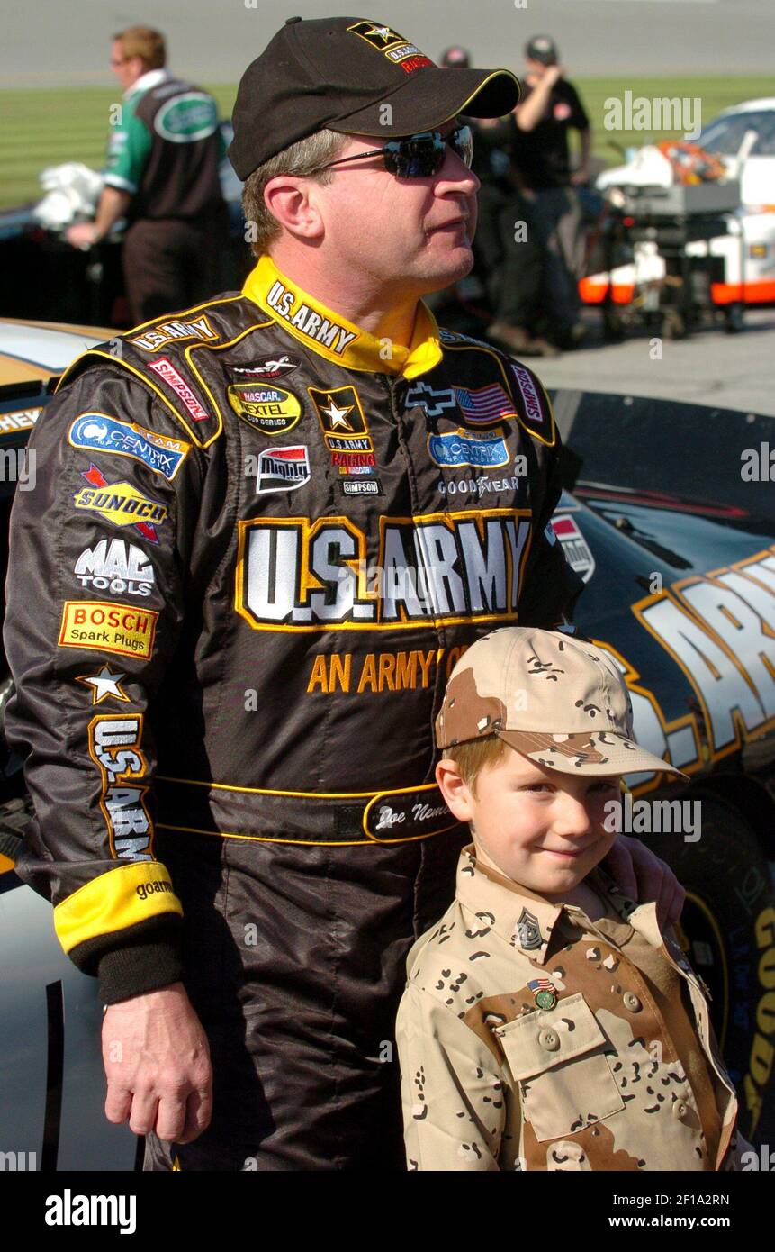 Joe nemechek 2005 High Resolution Stock Photography and Images - Alamy