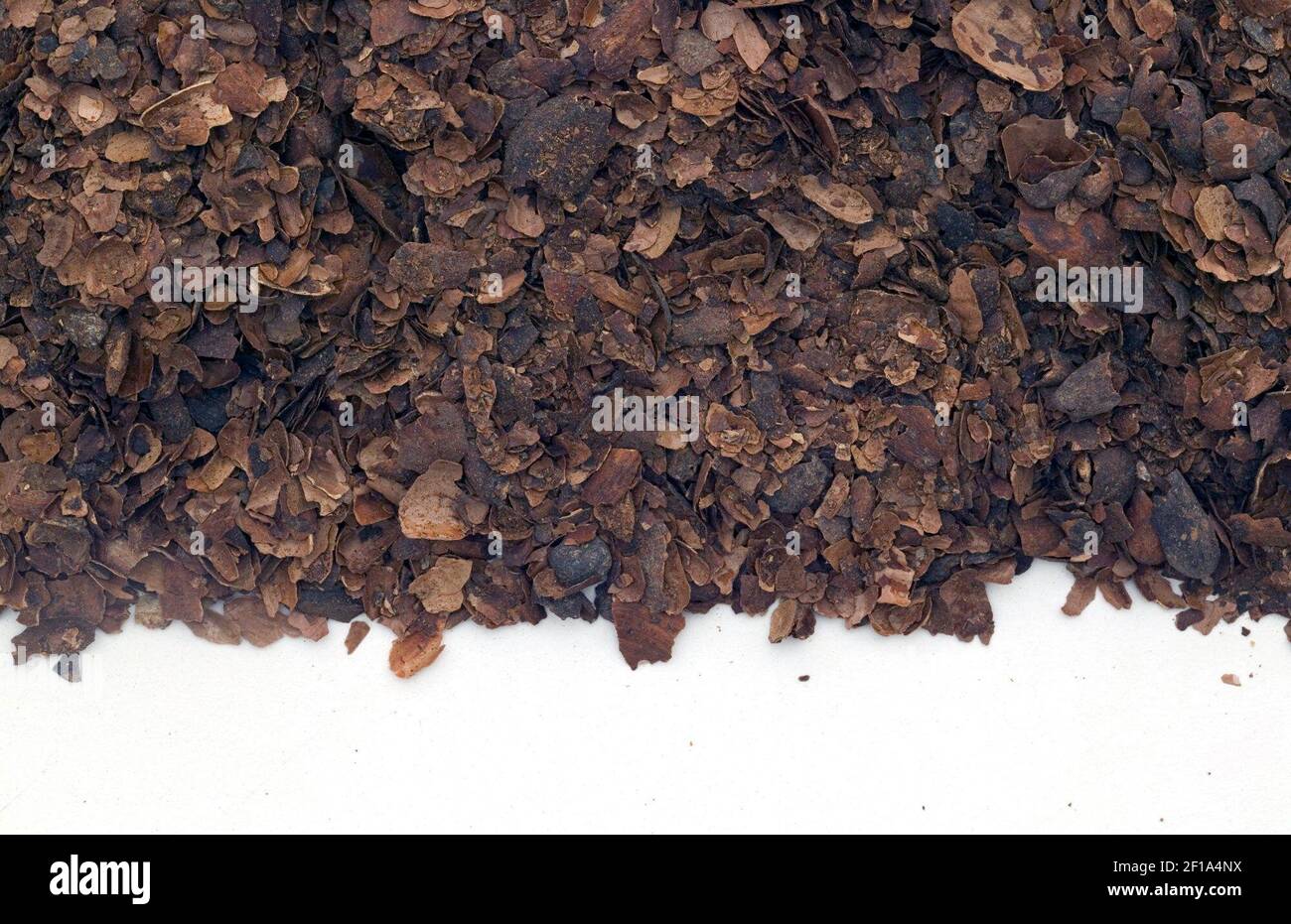 KRT LIFESTYLE STORY SLUGGED HOMEMULCH KRT PHOTO BY JOHN MUTRUX/KANSAS CITY STAR (April 8