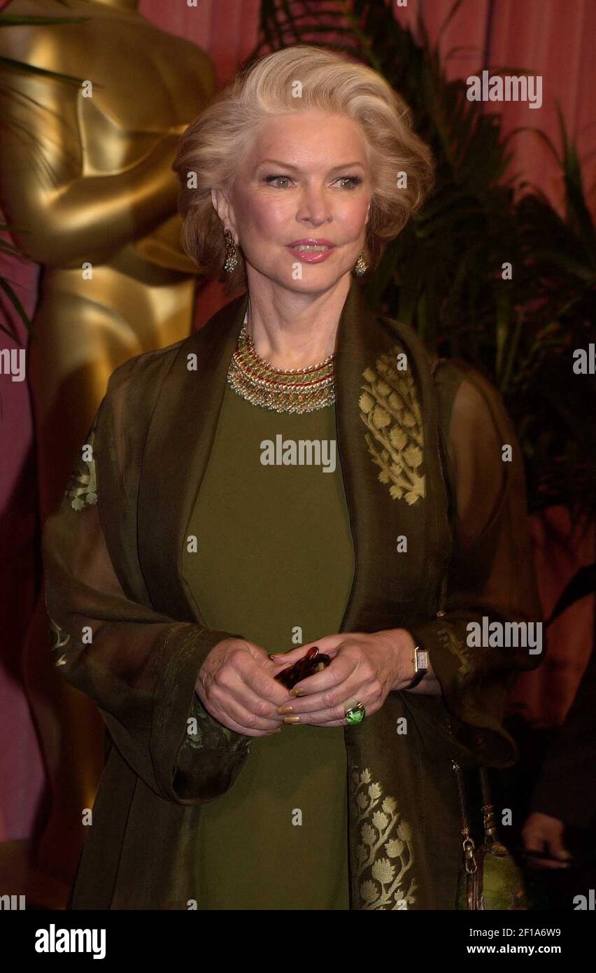 KRT ENTERTAINMENT STORY SLUGGED: OSCARS KRT PHOTOGRAPH BY TAMMY LECHNER/KRT  (March 12) BEVERLY HILLS, CA -- Oscar nominee Ellen Burstyn arrives at the  annual luncheon given by the Academy of Motion Picture