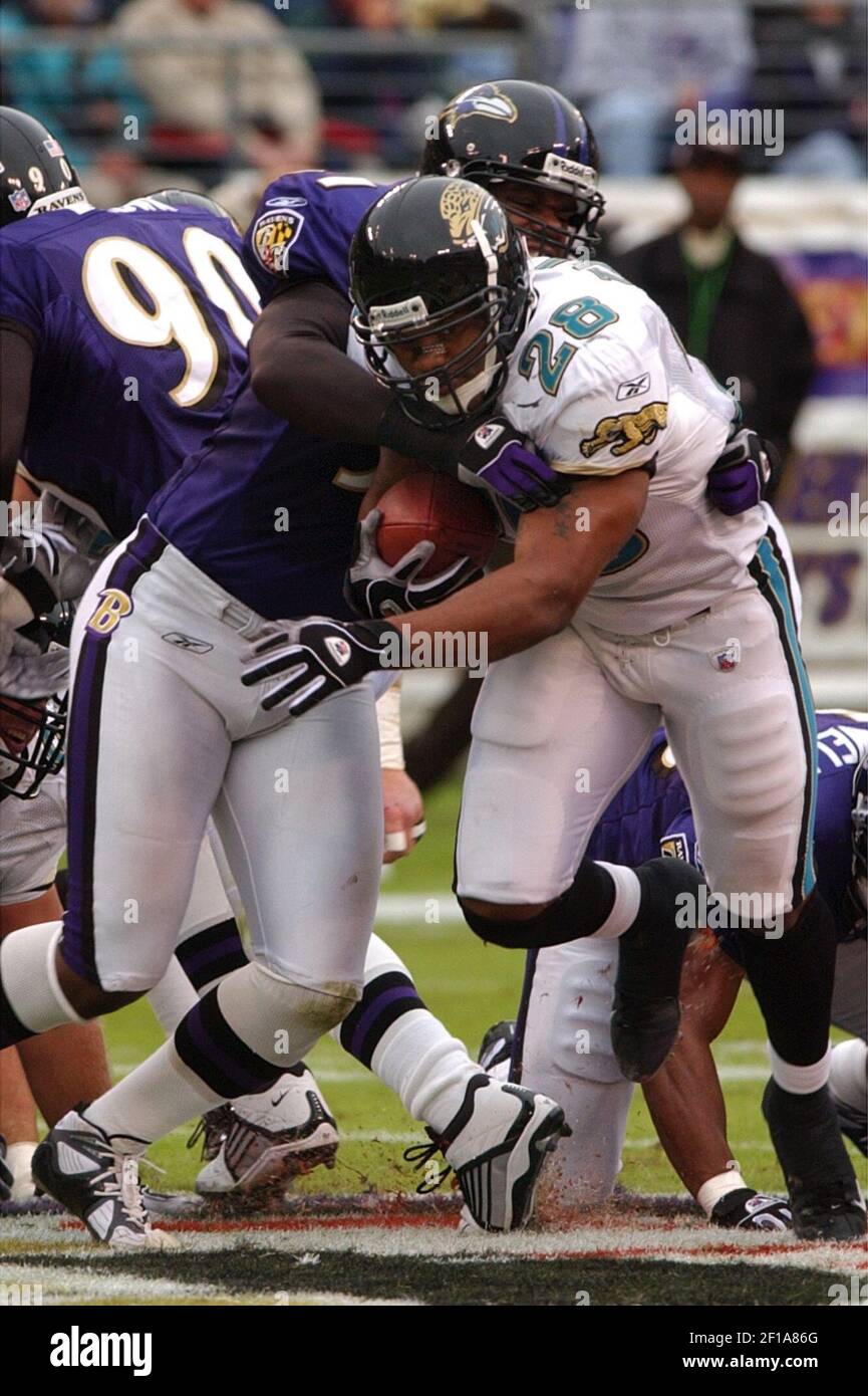 Jacksonville Jaguars' Fred Taylor (28) pulls in a pass during the first  quarter. The Indianapolis Colts