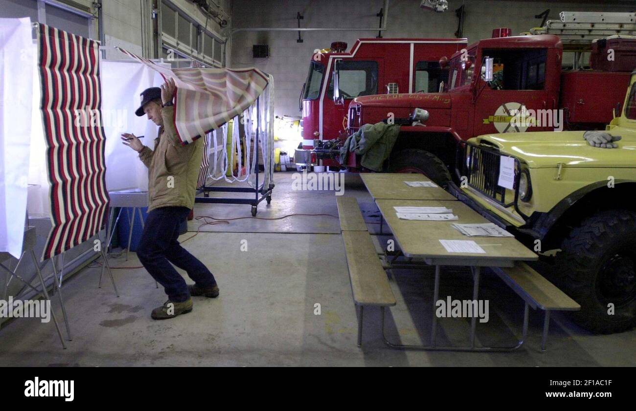 (KRT11) KRT US NEWS STORY SLUGGED ELNTURNOUT KRT PHOTOGRAPH BY JAY