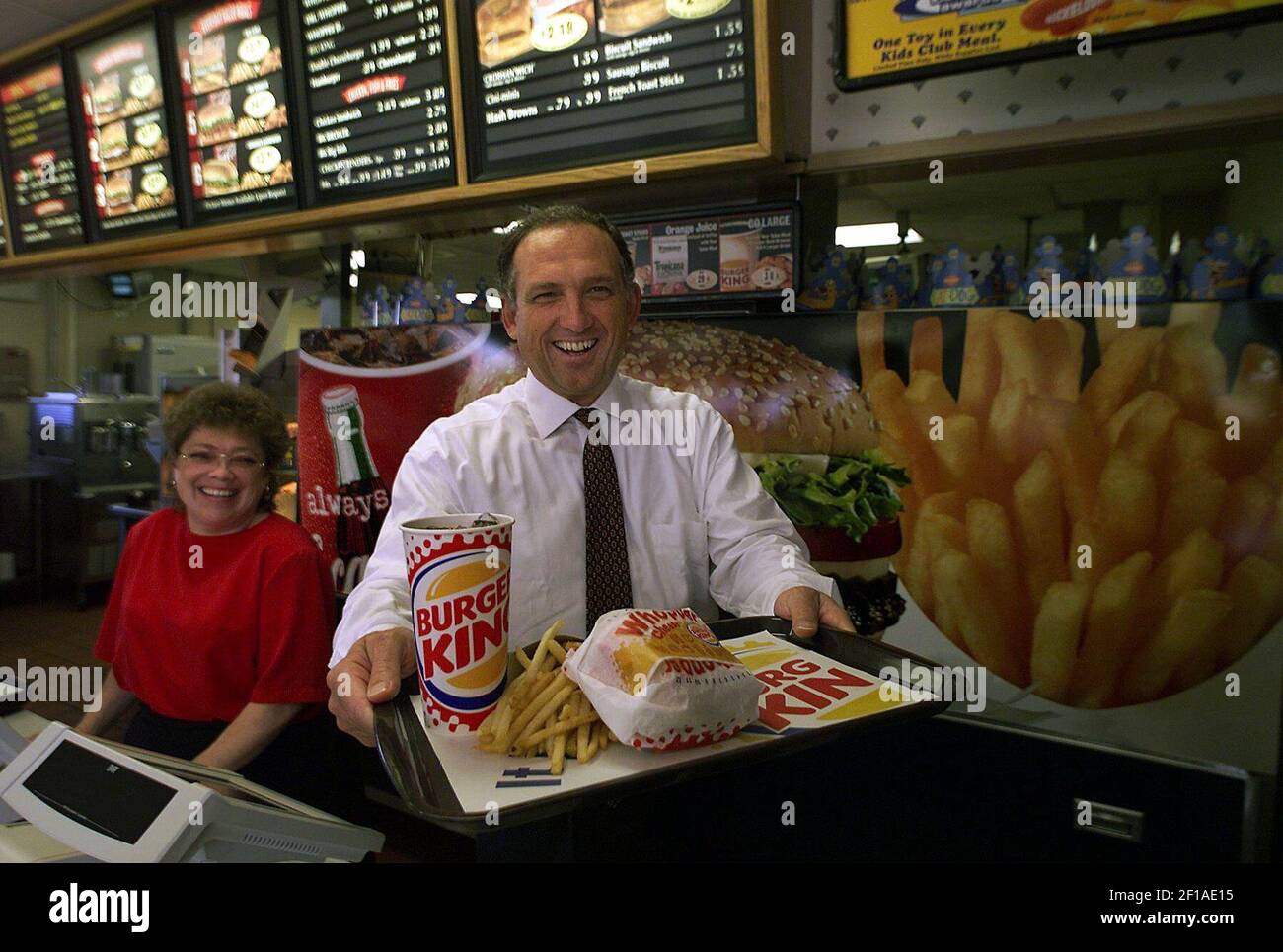 KRT BUSINESS STORY SLUGGED BURGER KRT PHOTOGRAPH BY AL DIAZ/MIAMI