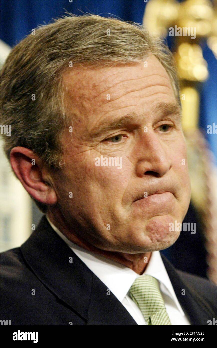 KRT US NEWS STORY SLUGGED: BUSH KRT PHOTO BY CHUCK KENNEDY/KRT (March 13) WASHINGTON -- President Bush at a news conference Wednesday, March 13, 2002, in the briefing room at the White House. President Bush said his administration has 'all options on the table' as the Pentagon reworks its nuclear weapons policy to deter any attack on America. (Photo by KRT) NC KD BL 2002 (Vert) (mvw) Stock Photo