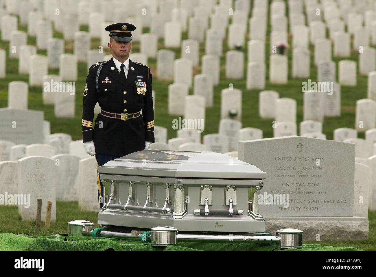KRT US NEWS STORY SLUGGED: USIRAQ-BURIAL KRT PHOTO BY CHUCK KENNEDY/KRT ...