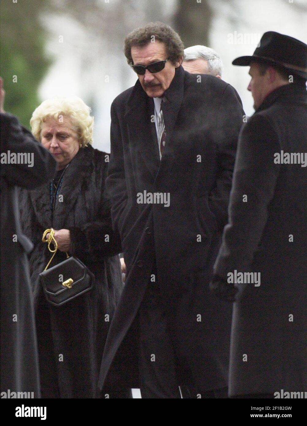 KRT US NEWS STORY SLUGGED: EARNHARDT KRT PHOTOGRAPH BY CHRISTOPHER A.  RECORD/CHARLOTTE OBSERVER (February 22) CHARLOTTE, NC -- Richard Petty and  his wife walk to the Dale Earnhardt memorial service Thursday at, image size:1001x1390