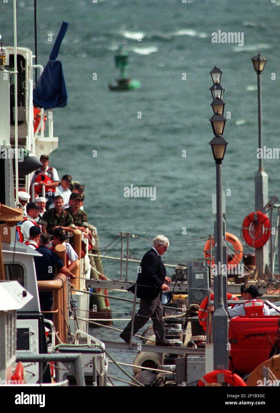 KRT US NEWS STORY SLUGGED: KENNEDY KRT PHOTOGRAPH BY JOHN  FREIDAH/PROVIDENCE JOURNAL (KRT148- July 22) Senator Ted Kennedy, along  with Kennedy and Bessette family members, disembark the United States Coast  Guard cutter