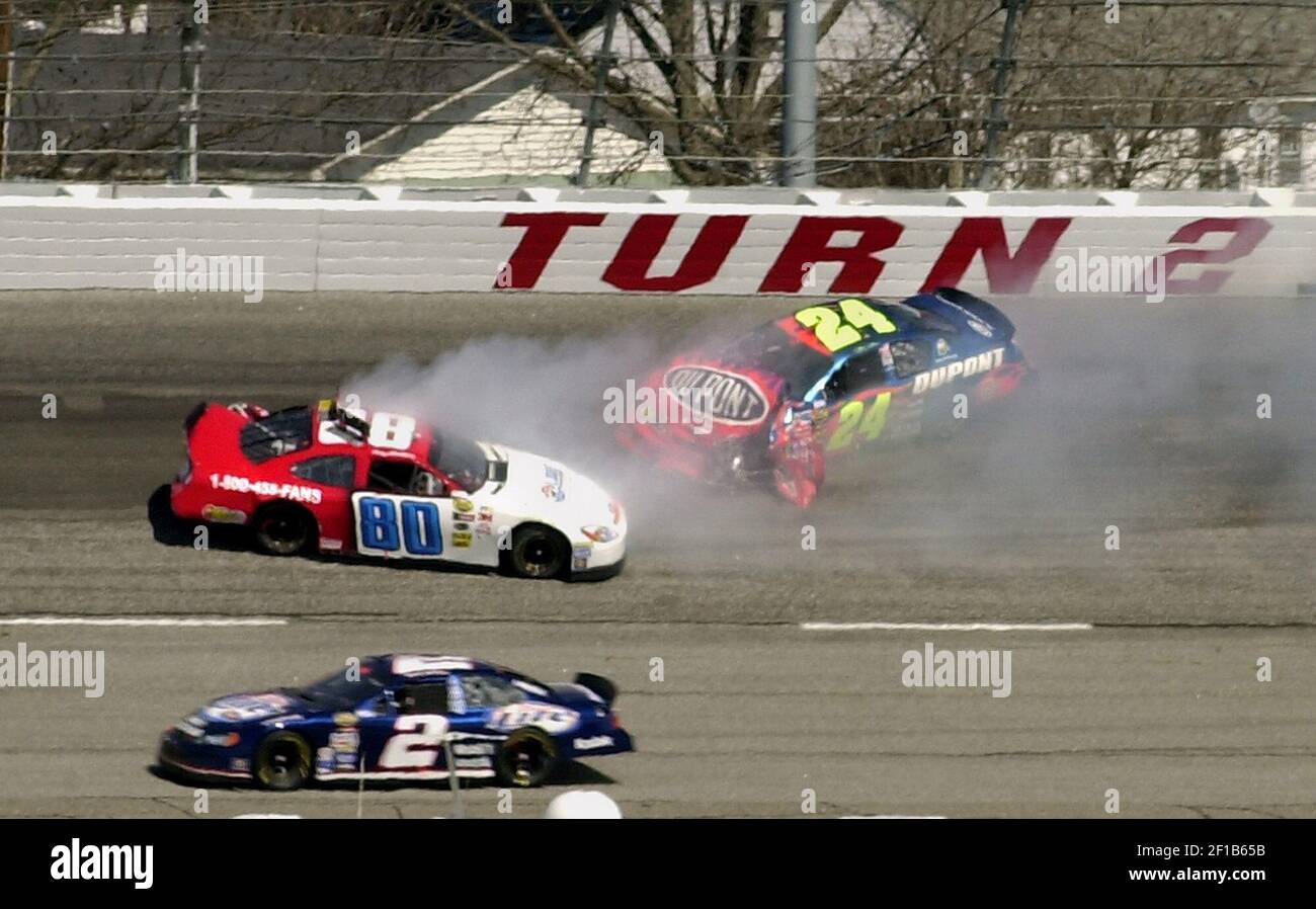 KRT SPORTS STORY SLUGGED CARNASCAR KRT PHOTOGRAPH BY TIM DOMINICK/THE