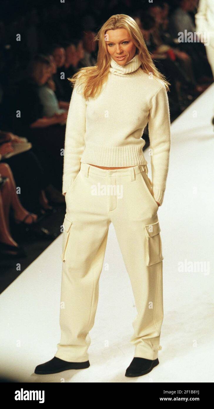 KRT FASHION STORY SLUGGED: LAUREN KRT PHOTOGRAPH BY MIKE SEGAR (KRT111) NEW  YORK, N.Y., April 1 -- A model for designer Ralph Lauren wears a white  cargo pant and cropped wool turtleneck