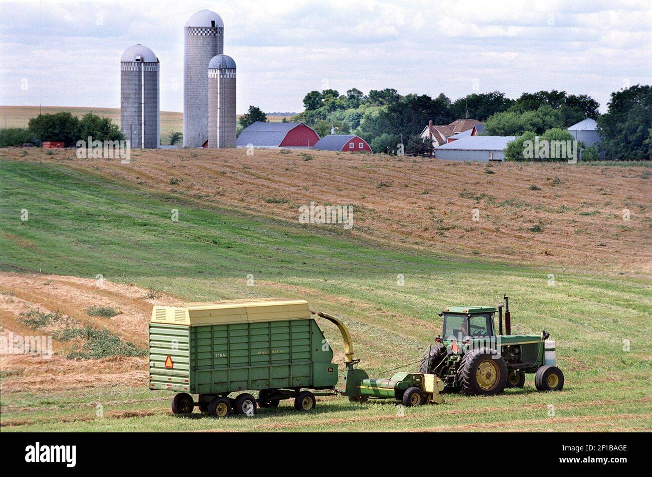Kevin Ruhland KRT BUSINESS STORY SLUGGED: FARM-CRISIS-RISK-BIZPLUS KRT PHOTOGRAPH BY ...