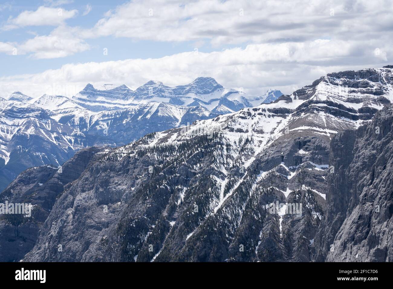 Mountain ranges in canada hi-res stock photography and images - Alamy