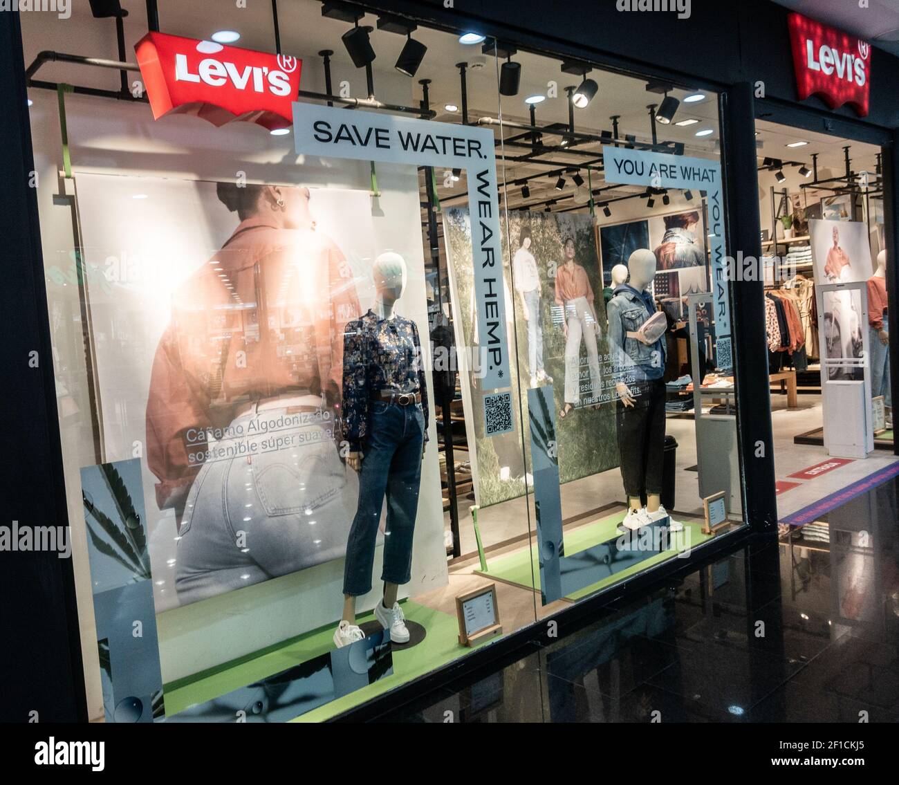 Save water wear Hemp slogan on Levi store window in Spain. Stock Photo