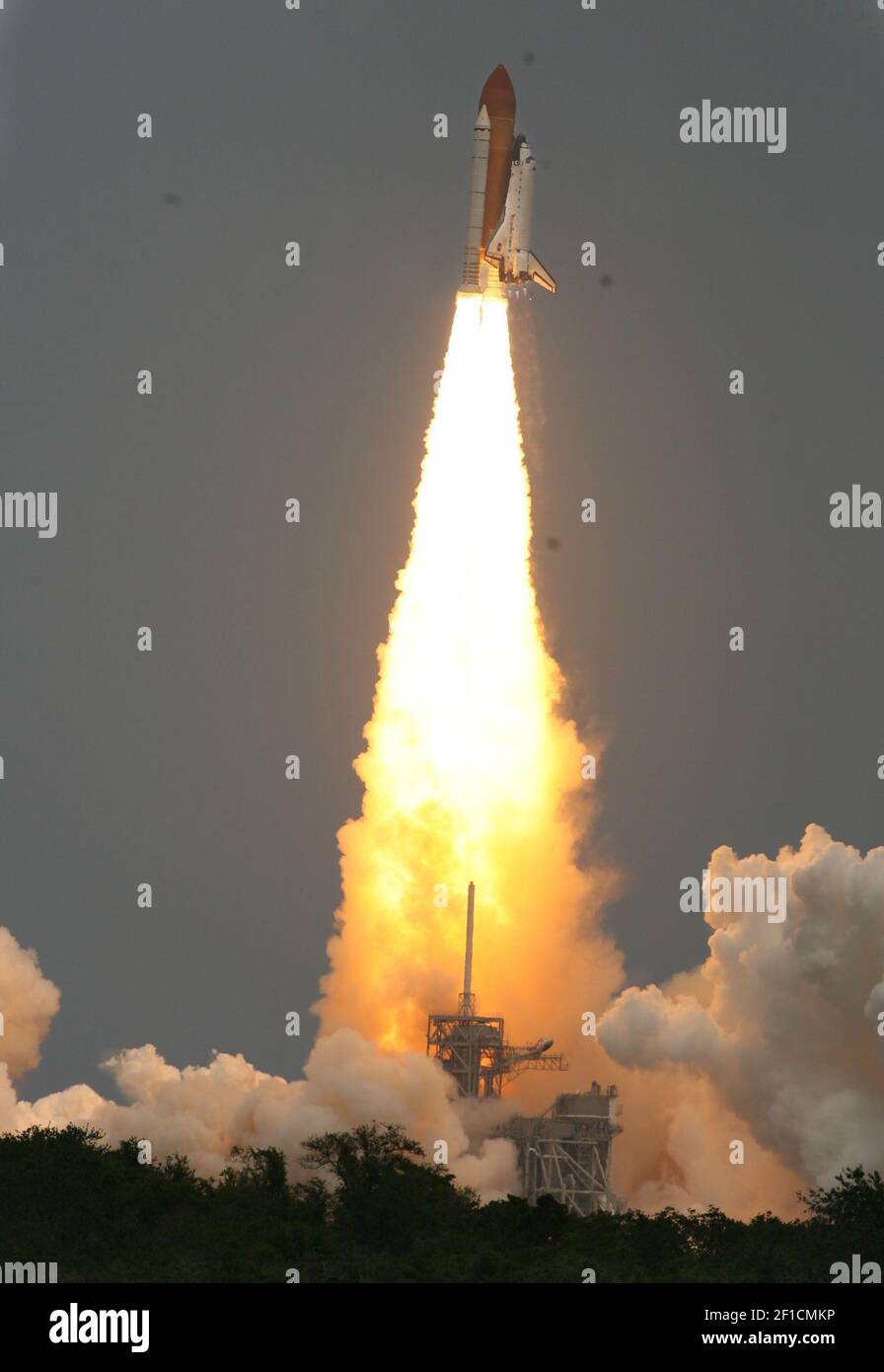 Space Shuttle Atlantis lifts off its seaside launch pad at Kennedy ...