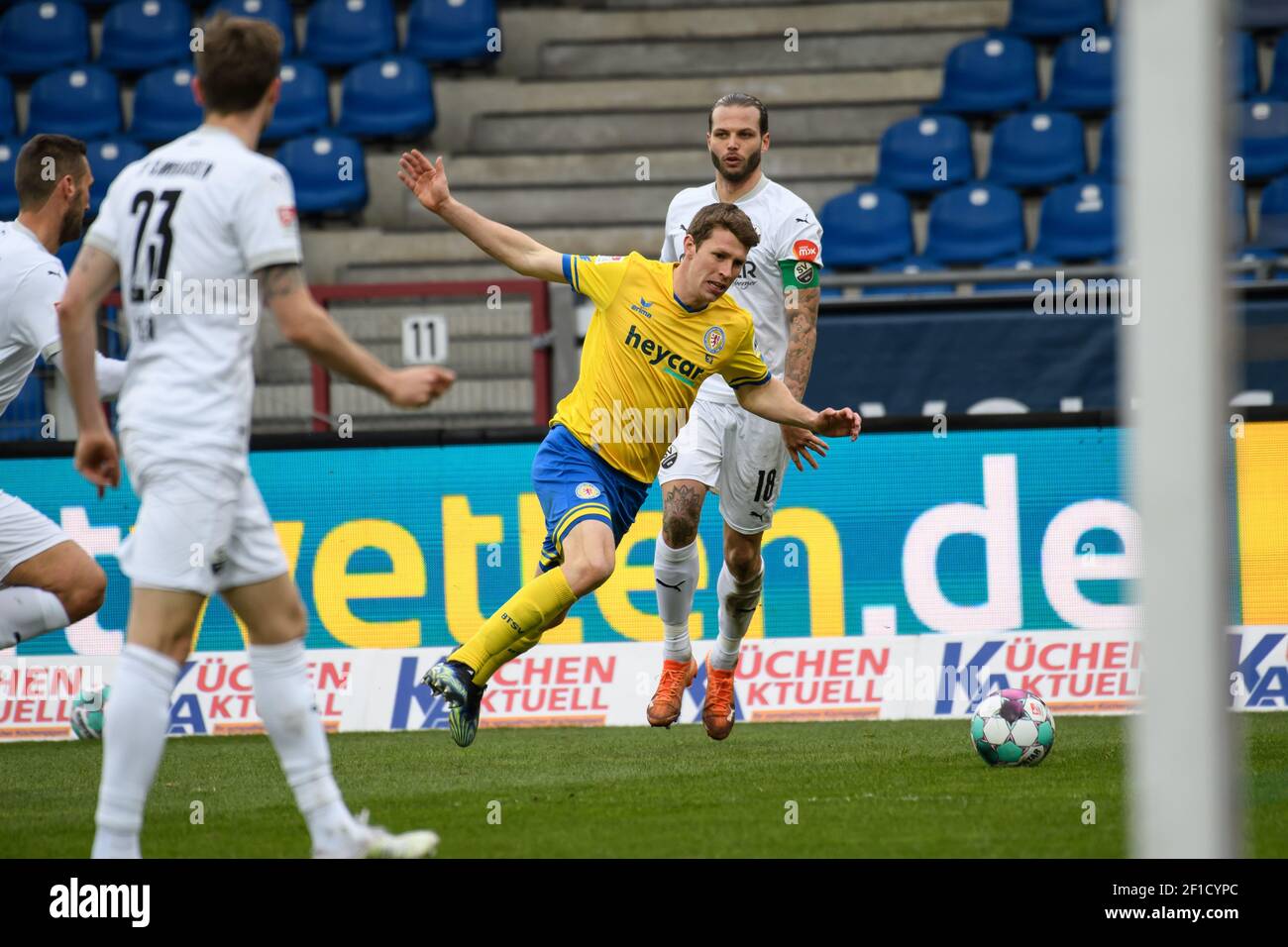 Brunswick, Germany. 07th Mar, 2021. Football: 2. Bundesliga, Eintracht Braunschweig - SV Sandhausen, Matchday 24 at Eintracht-Stadion. Braunschweig defender Lasse Schlüter shoots the ball. Credit: Swen Pförtner/dpa - IMPORTANT NOTE: In accordance with the regulations of the DFL Deutsche Fußball Liga and/or the DFB Deutscher Fußball-Bund, it is prohibited to use or have used photographs taken in the stadium and/or of the match in the form of sequence pictures and/or video-like photo series./dpa/Alamy Live News Stock Photo