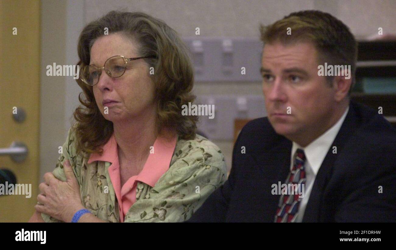 Jane Dorotik listens to testimony during a sentencing hearing in San Diego on July 26, 2001. Defense attorney Cole Casey is seated next to her. (Photo by Eduardo Contreras/San Diego Union-Tribune/TNS/Sipa USA) Stock Photo