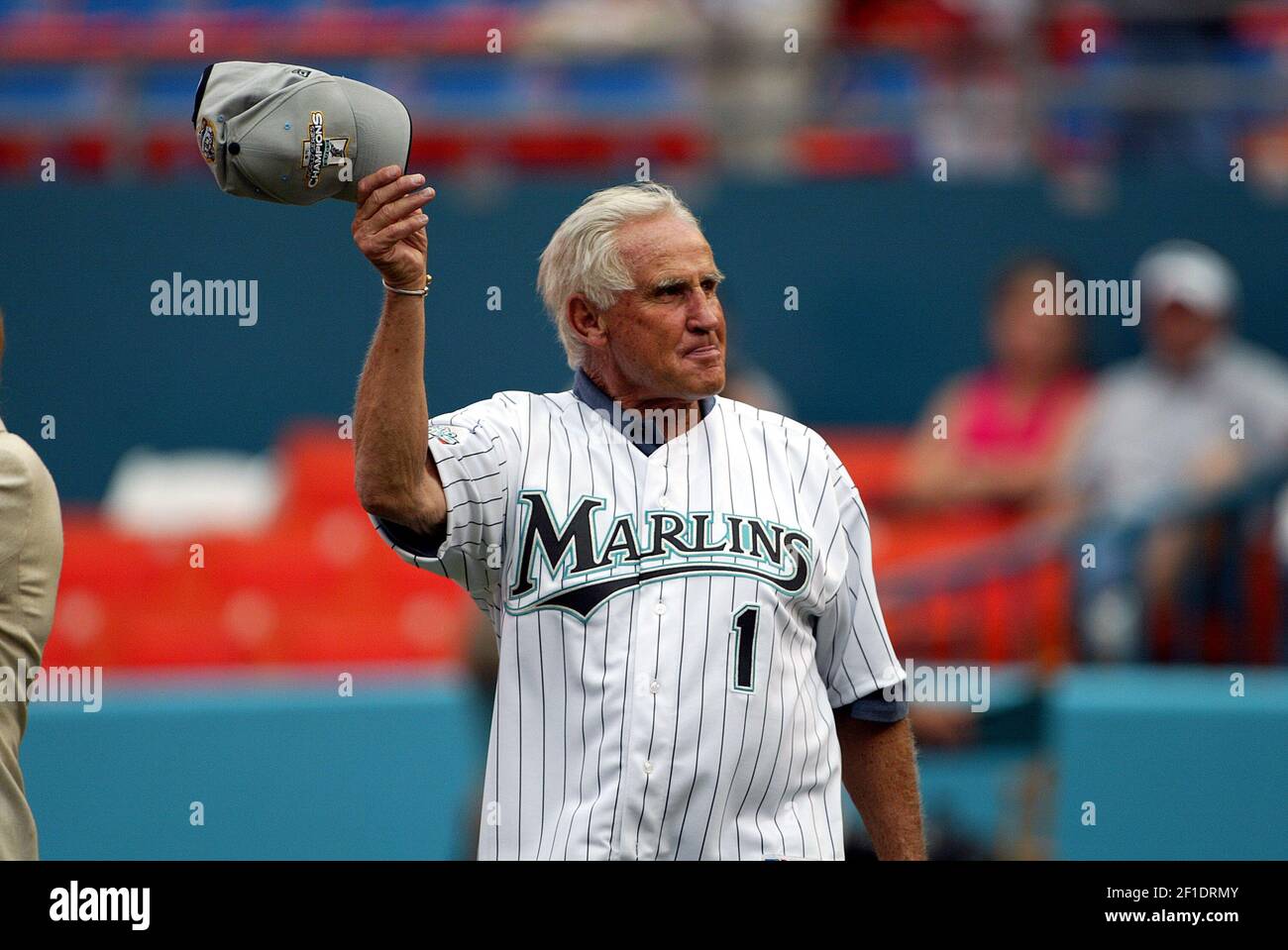 The Florida Marlins host the Houston Astros at Pro Player Stadium in Miami on May 18, 2004. Former Miami Dolphins coach Don Shula with a Marlins jersey is introduced to fans before game. (Photo by Joe Rimkus Jr./Miami Herald/TNS/Sipa USA) Stock Photo